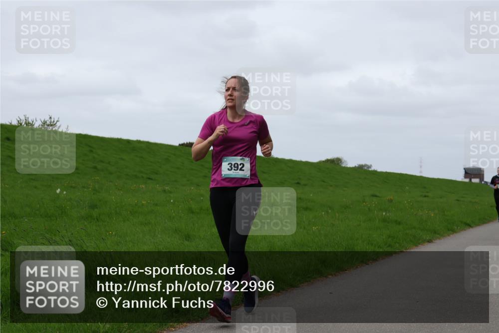 04.05.2025 - 8. Wedeler Halbmarathon Yannick Fuchs http://msf.ph/oto/7822996 04.05.2025 11:29:57 Laufen 392 meine-sportfotos.de