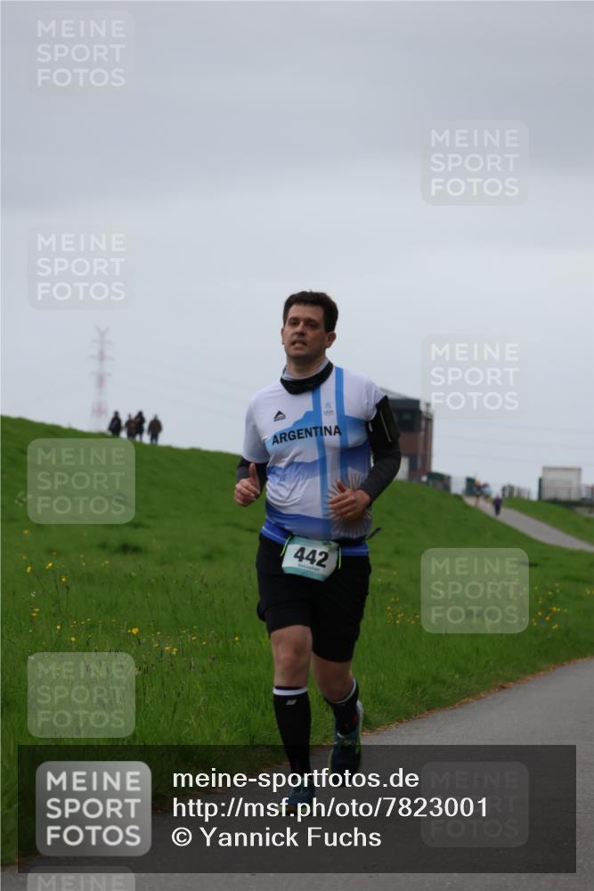 04.05.2025 - 8. Wedeler Halbmarathon Yannick Fuchs http://msf.ph/oto/7823001 04.05.2025 12:16:11 Laufen 442 meine-sportfotos.de