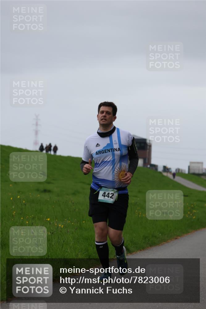 04.05.2025 - 8. Wedeler Halbmarathon Yannick Fuchs http://msf.ph/oto/7823006 04.05.2025 12:16:11 Laufen 442 meine-sportfotos.de