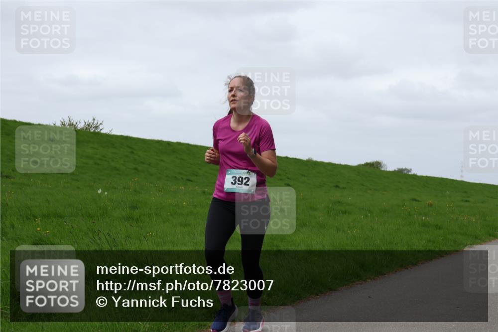 04.05.2025 - 8. Wedeler Halbmarathon Yannick Fuchs http://msf.ph/oto/7823007 04.05.2025 11:29:57 Laufen 392 meine-sportfotos.de