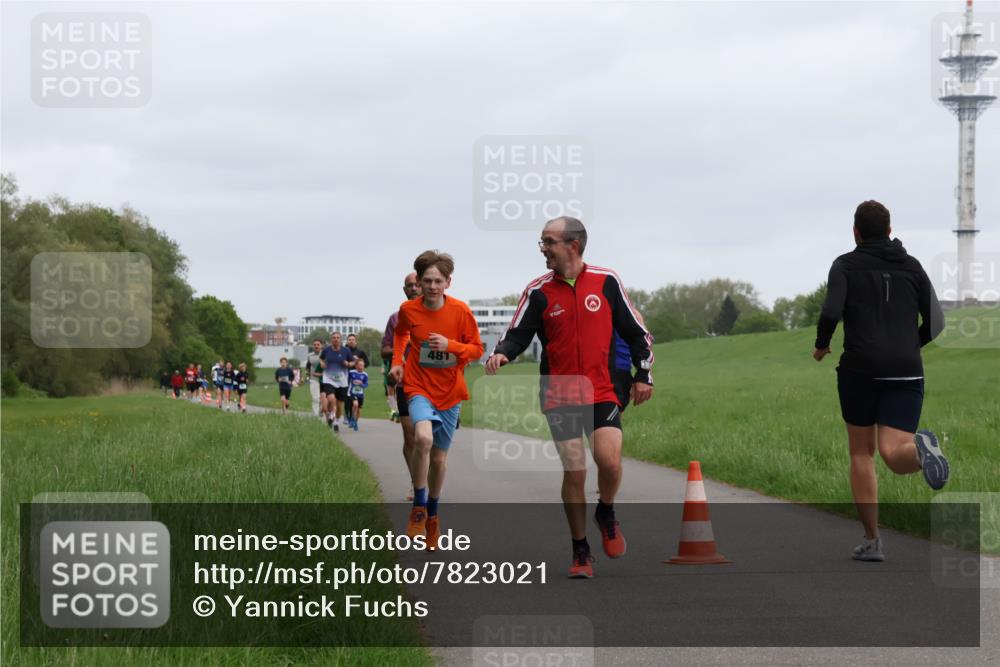 04.05.2025 - 8. Wedeler Halbmarathon Yannick Fuchs http://msf.ph/oto/7823021 04.05.2025 11:11:01 Laufen 481 meine-sportfotos.de