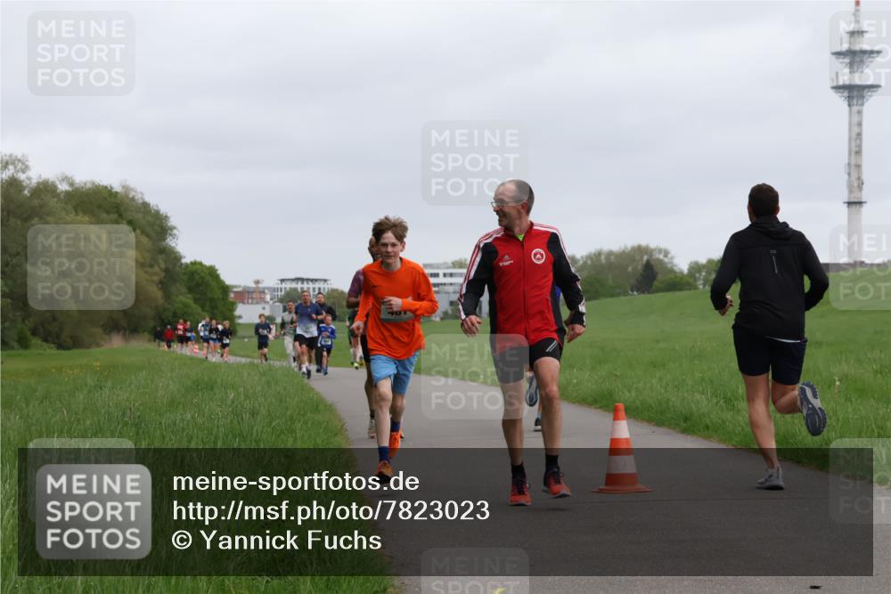 04.05.2025 - 8. Wedeler Halbmarathon Yannick Fuchs http://msf.ph/oto/7823023 04.05.2025 11:11:01 Laufen 10000 meine-sportfotos.de