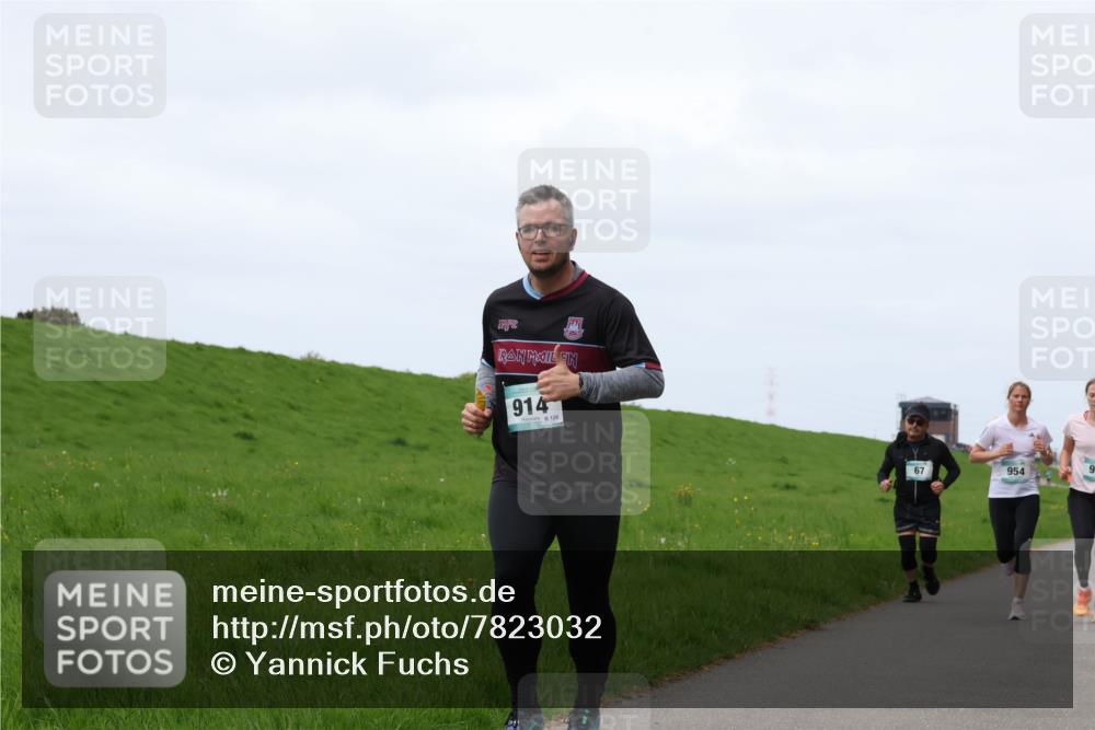 04.05.2025 - 8. Wedeler Halbmarathon Yannick Fuchs http://msf.ph/oto/7823032 04.05.2025 11:30:06 Laufen 914, 126, 67, 954, 9 meine-sportfotos.de