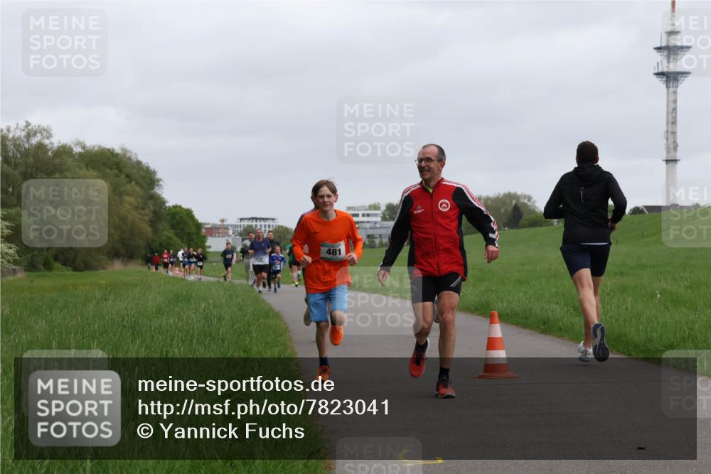 04.05.2025 - 8. Wedeler Halbmarathon Yannick Fuchs http://msf.ph/oto/7823041 04.05.2025 11:11:02 Laufen 481 meine-sportfotos.de
