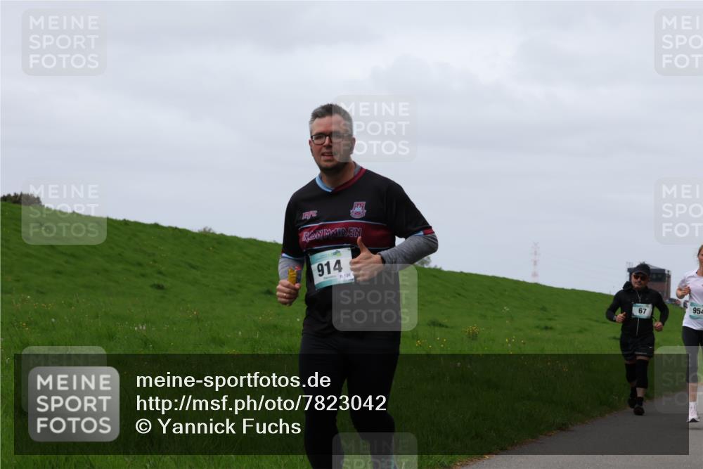 04.05.2025 - 8. Wedeler Halbmarathon Yannick Fuchs http://msf.ph/oto/7823042 04.05.2025 11:30:06 Laufen 914, 126, 67, 954 meine-sportfotos.de