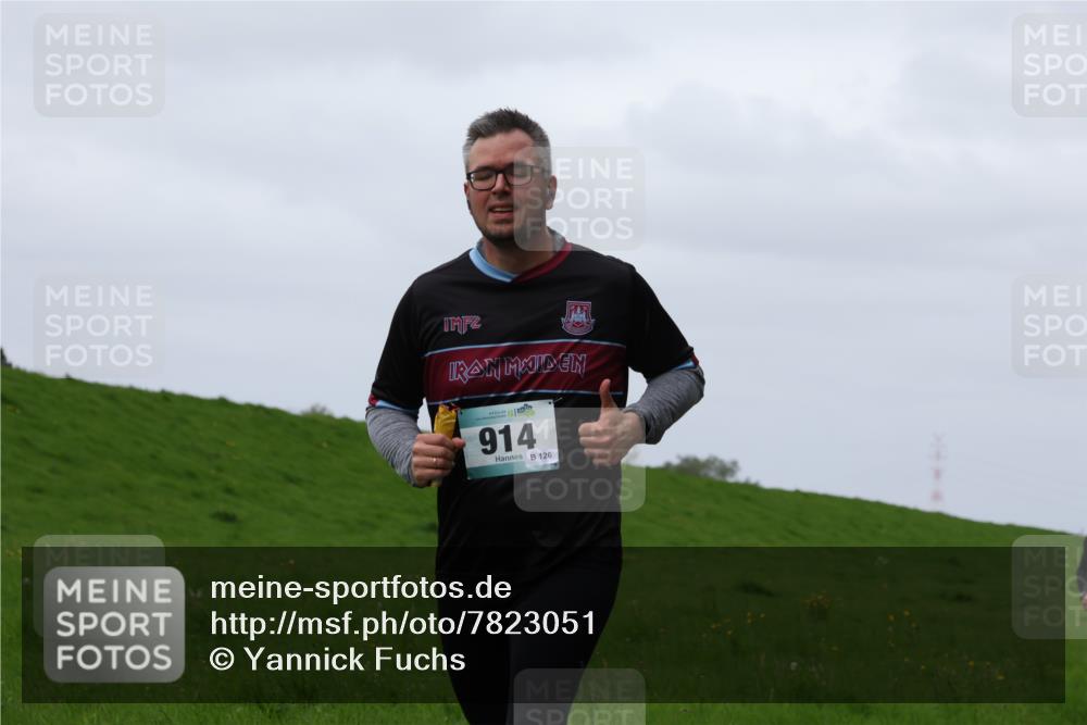 04.05.2025 - 8. Wedeler Halbmarathon Yannick Fuchs http://msf.ph/oto/7823051 04.05.2025 11:30:06 Laufen 914, 126 meine-sportfotos.de