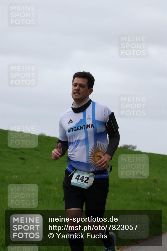 04.05.2025 - 8. Wedeler Halbmarathon Yannick Fuchs http://msf.ph/oto/7823057 04.05.2025 12:16:16 Laufen 442 meine-sportfotos.de