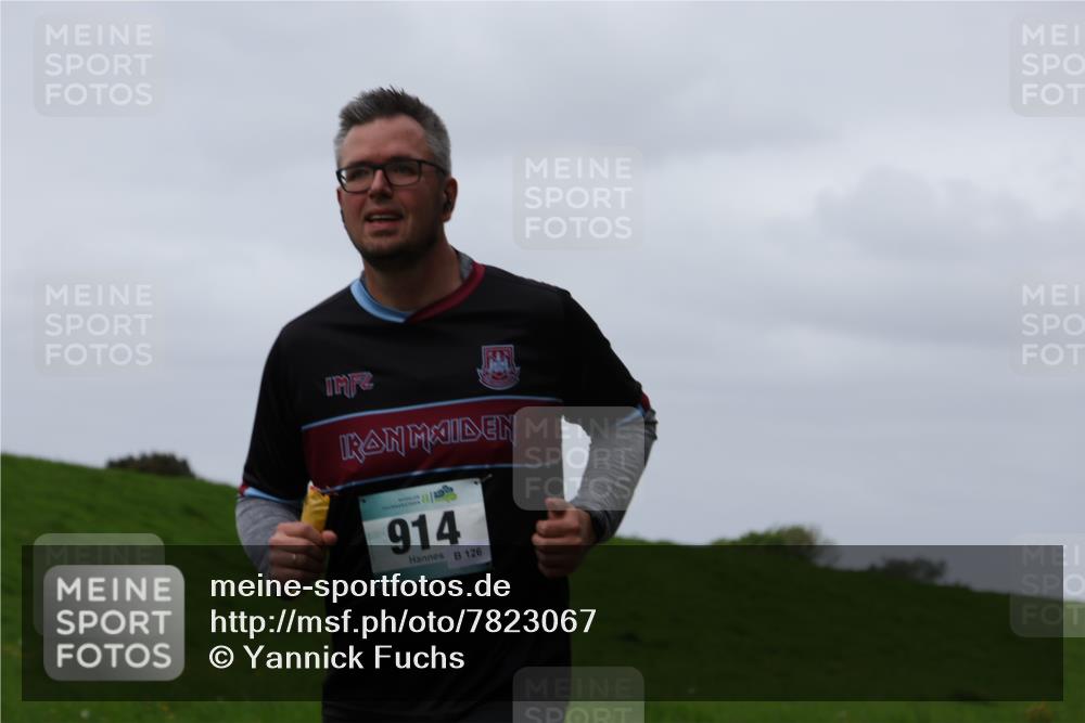 04.05.2025 - 8. Wedeler Halbmarathon Yannick Fuchs http://msf.ph/oto/7823067 04.05.2025 11:30:07 Laufen 8, 45, 914, 126 meine-sportfotos.de