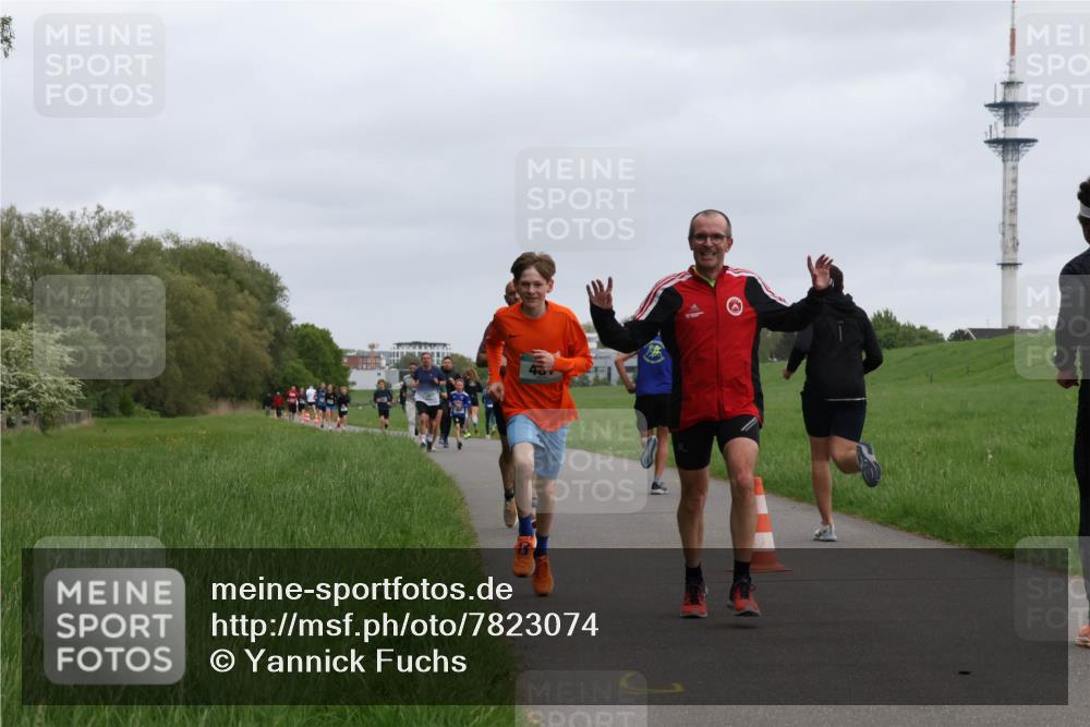 04.05.2025 - 8. Wedeler Halbmarathon Yannick Fuchs http://msf.ph/oto/7823074 04.05.2025 11:11:02 Laufen 45 meine-sportfotos.de