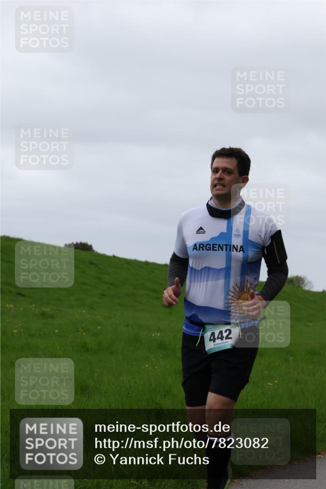 04.05.2025 - 8. Wedeler Halbmarathon Yannick Fuchs http://msf.ph/oto/7823082 04.05.2025 12:16:16 Laufen 442 meine-sportfotos.de