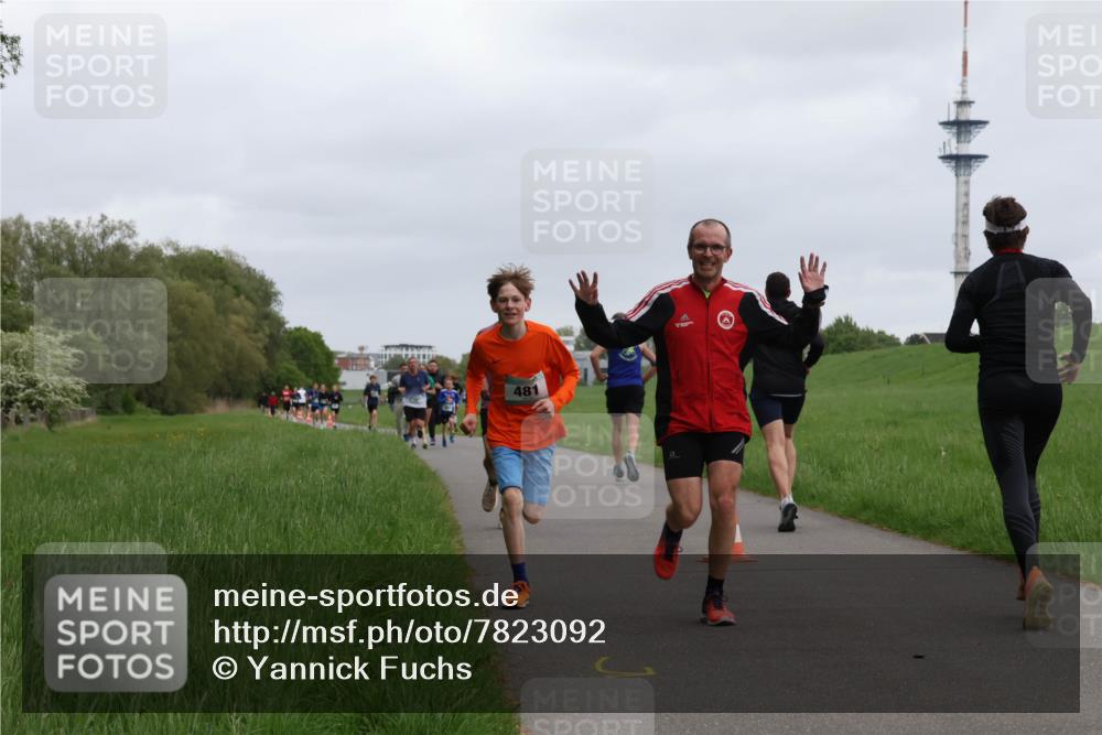 04.05.2025 - 8. Wedeler Halbmarathon Yannick Fuchs http://msf.ph/oto/7823092 04.05.2025 11:11:02 Laufen 481 meine-sportfotos.de
