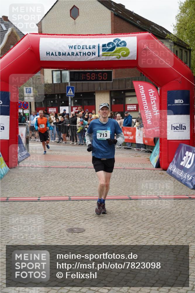 04.05.2025 - 8. Wedeler Halbmarathon Felixshl http://msf.ph/oto/7823098 04.05.2025 11:58:48 Ziel 551, 713 meine-sportfotos.de