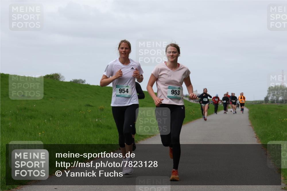 04.05.2025 - 8. Wedeler Halbmarathon Yannick Fuchs http://msf.ph/oto/7823128 04.05.2025 11:30:09 Laufen 954, 953 meine-sportfotos.de