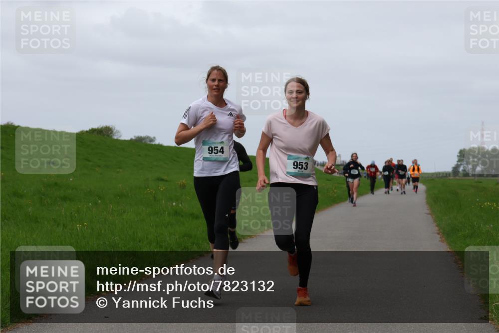 04.05.2025 - 8. Wedeler Halbmarathon Yannick Fuchs http://msf.ph/oto/7823132 04.05.2025 11:30:09 Laufen 954, 953 meine-sportfotos.de