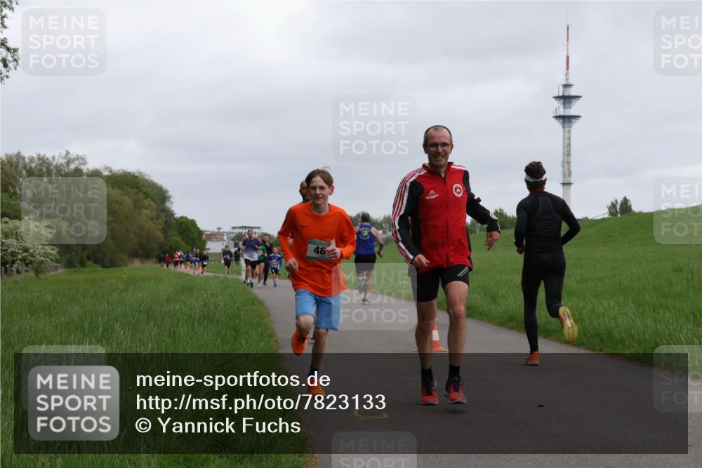 04.05.2025 - 8. Wedeler Halbmarathon Yannick Fuchs http://msf.ph/oto/7823133 04.05.2025 11:11:03 Laufen 48 meine-sportfotos.de