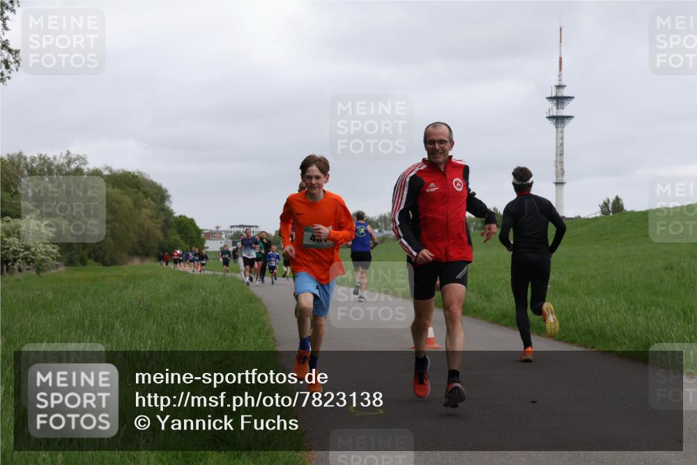 04.05.2025 - 8. Wedeler Halbmarathon Yannick Fuchs http://msf.ph/oto/7823138 04.05.2025 11:11:03 Laufen 45 meine-sportfotos.de