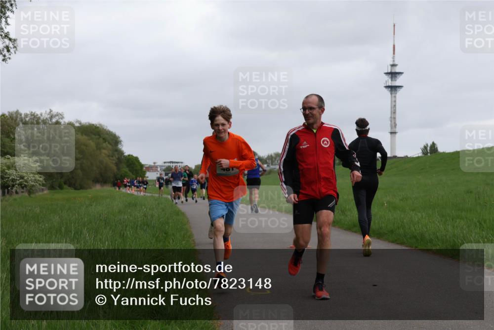 04.05.2025 - 8. Wedeler Halbmarathon Yannick Fuchs http://msf.ph/oto/7823148 04.05.2025 11:11:03 Laufen  meine-sportfotos.de