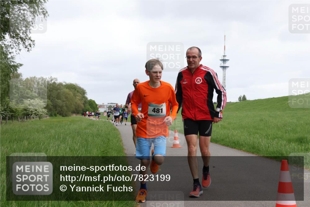 04.05.2025 - 8. Wedeler Halbmarathon Yannick Fuchs http://msf.ph/oto/7823199 04.05.2025 11:11:04 Laufen 38, 481 meine-sportfotos.de
