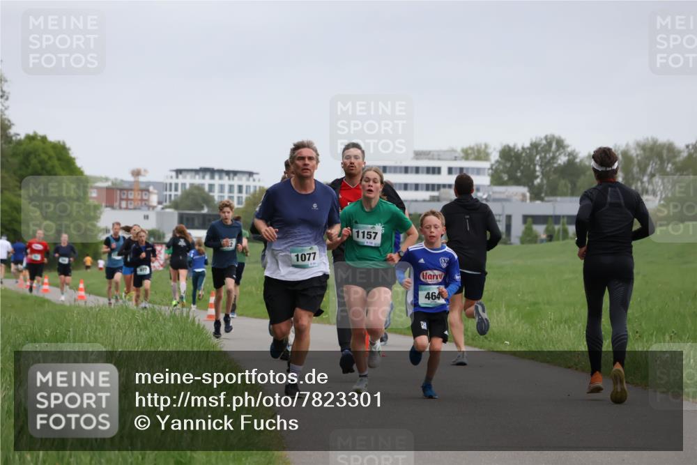 04.05.2025 - 8. Wedeler Halbmarathon Yannick Fuchs http://msf.ph/oto/7823301 04.05.2025 11:11:07 Laufen 1077, 1157, 464 meine-sportfotos.de