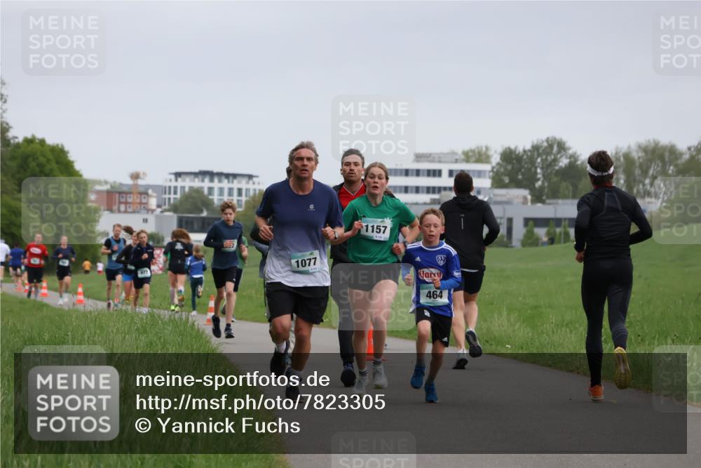 04.05.2025 - 8. Wedeler Halbmarathon Yannick Fuchs http://msf.ph/oto/7823305 04.05.2025 11:11:07 Laufen 977, 1077, 1157, 464 meine-sportfotos.de