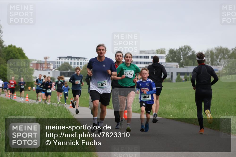 04.05.2025 - 8. Wedeler Halbmarathon Yannick Fuchs http://msf.ph/oto/7823310 04.05.2025 11:11:07 Laufen 1077, 1157, 464 meine-sportfotos.de