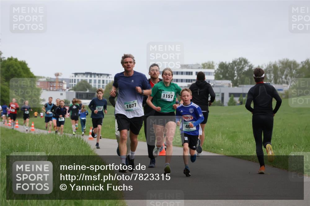 04.05.2025 - 8. Wedeler Halbmarathon Yannick Fuchs http://msf.ph/oto/7823315 04.05.2025 11:11:07 Laufen 332, 1077, 1157, 46 meine-sportfotos.de