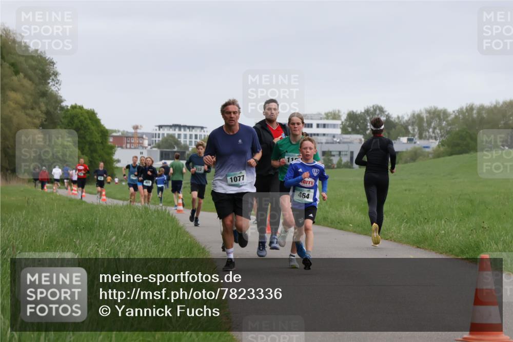 04.05.2025 - 8. Wedeler Halbmarathon Yannick Fuchs http://msf.ph/oto/7823336 04.05.2025 11:11:08 Laufen 332, 1077, 11, 464 meine-sportfotos.de