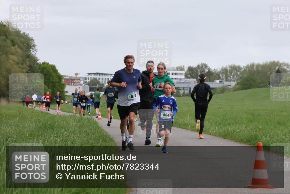 04.05.2025 - 8. Wedeler Halbmarathon Yannick Fuchs http://msf.ph/oto/7823344 04.05.2025 11:11:08 Laufen 332, 1077, 115, 464 meine-sportfotos.de