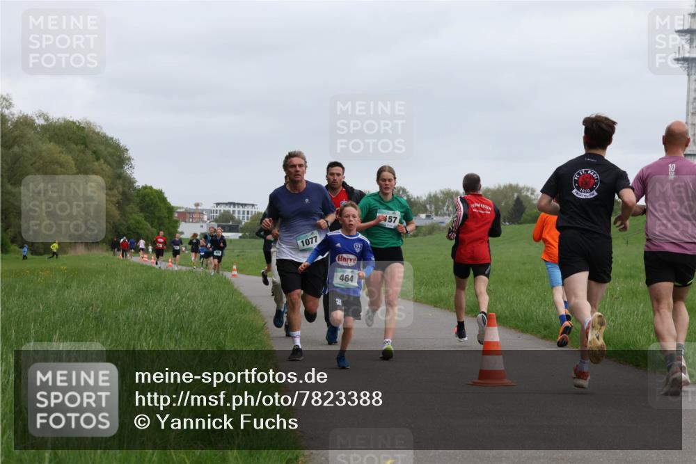 04.05.2025 - 8. Wedeler Halbmarathon Yannick Fuchs http://msf.ph/oto/7823388 04.05.2025 11:11:10 Laufen 1077, 464, 157, 910 meine-sportfotos.de