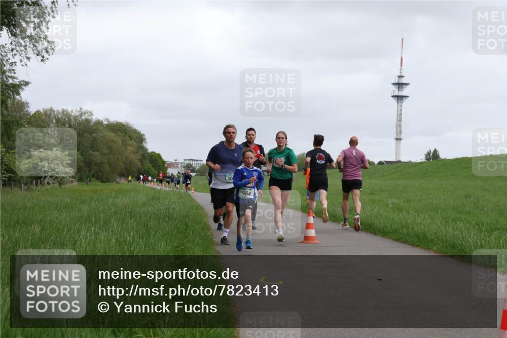04.05.2025 - 8. Wedeler Halbmarathon Yannick Fuchs http://msf.ph/oto/7823413 04.05.2025 11:11:11 Laufen 10, 464 meine-sportfotos.de