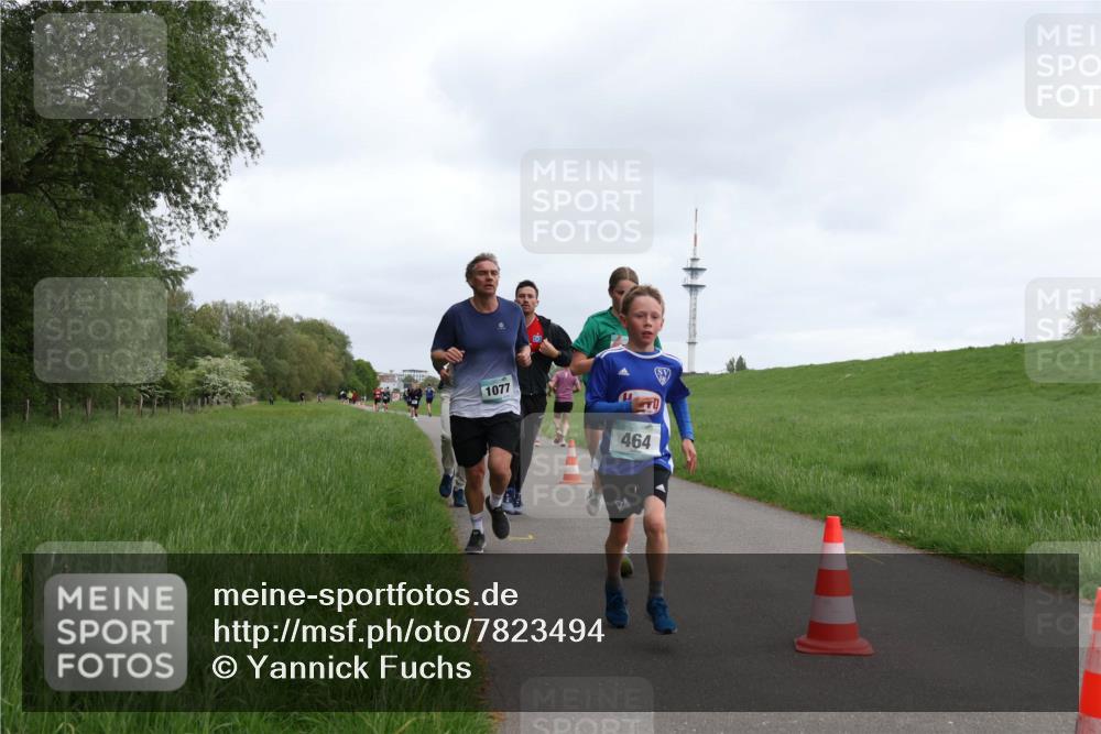 04.05.2025 - 8. Wedeler Halbmarathon Yannick Fuchs http://msf.ph/oto/7823494 04.05.2025 11:11:13 Laufen 1077, 2224, 464 meine-sportfotos.de