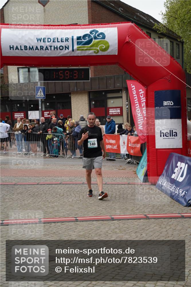 04.05.2025 - 8. Wedeler Halbmarathon Felixshl http://msf.ph/oto/7823539 04.05.2025 11:59:29 Ziel 140, 216 meine-sportfotos.de