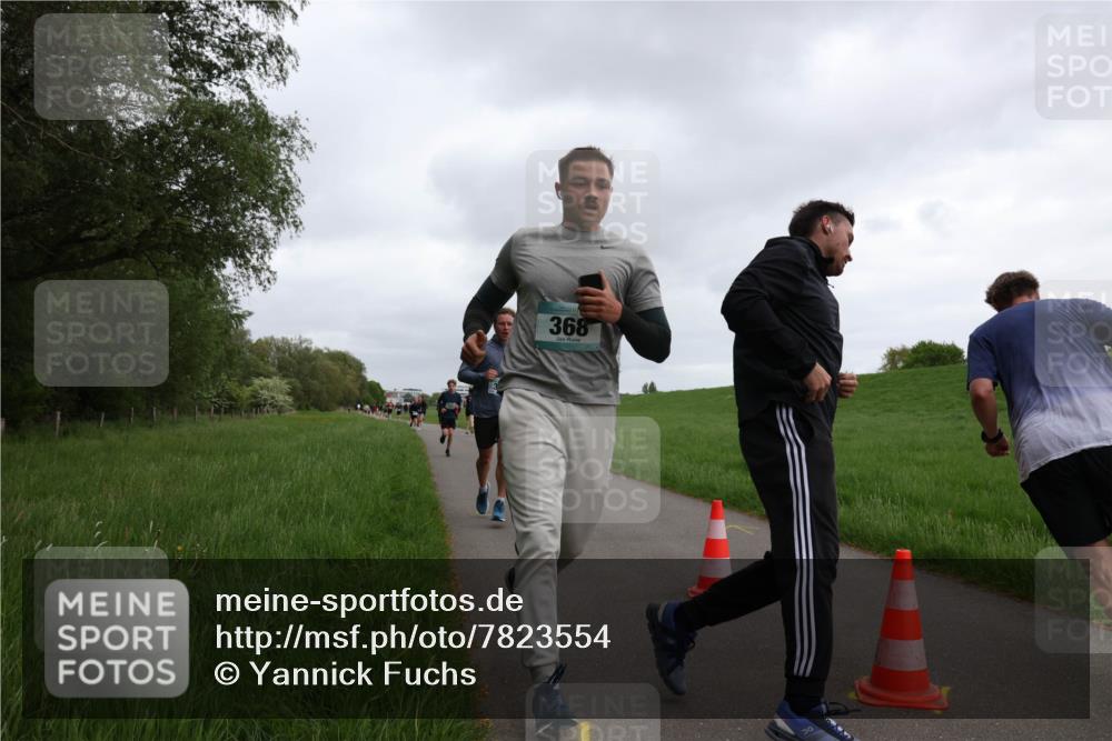 04.05.2025 - 8. Wedeler Halbmarathon Yannick Fuchs http://msf.ph/oto/7823554 04.05.2025 11:11:16 Laufen 368 meine-sportfotos.de