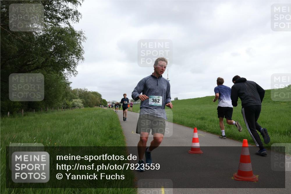 04.05.2025 - 8. Wedeler Halbmarathon Yannick Fuchs http://msf.ph/oto/7823559 04.05.2025 11:11:17 Laufen 362 meine-sportfotos.de