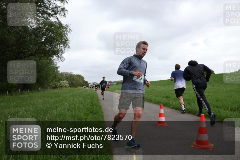 04.05.2025 - 8. Wedeler Halbmarathon Yannick Fuchs http://msf.ph/oto/7823570 04.05.2025 11:11:17 Laufen 562 meine-sportfotos.de