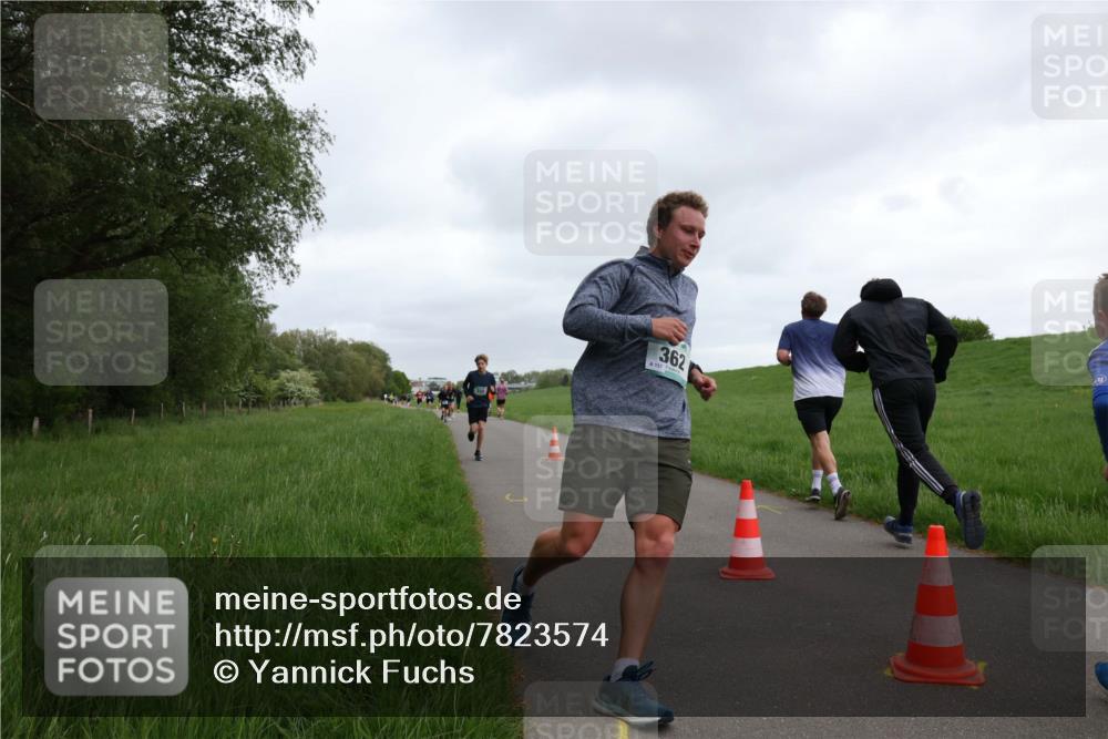 04.05.2025 - 8. Wedeler Halbmarathon Yannick Fuchs http://msf.ph/oto/7823574 04.05.2025 11:11:17 Laufen 362, 157 meine-sportfotos.de
