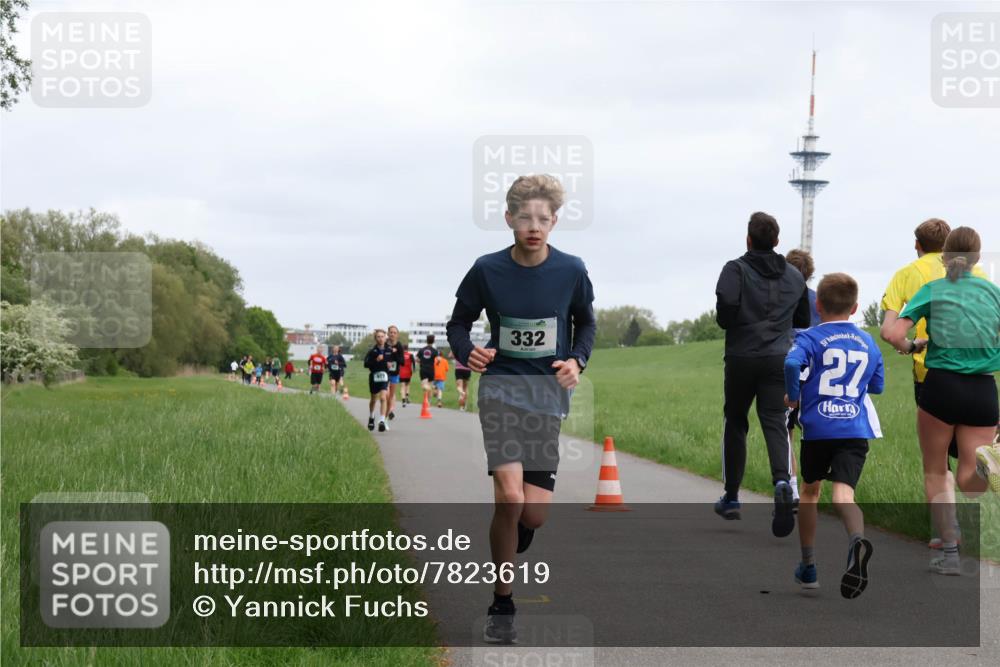 04.05.2025 - 8. Wedeler Halbmarathon Yannick Fuchs http://msf.ph/oto/7823619 04.05.2025 11:11:19 Laufen 332, 27 meine-sportfotos.de