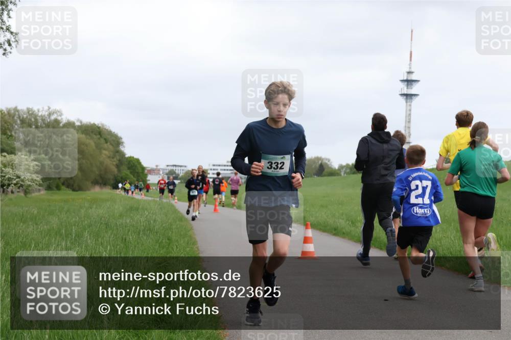 04.05.2025 - 8. Wedeler Halbmarathon Yannick Fuchs http://msf.ph/oto/7823625 04.05.2025 11:11:19 Laufen 332, 27 meine-sportfotos.de