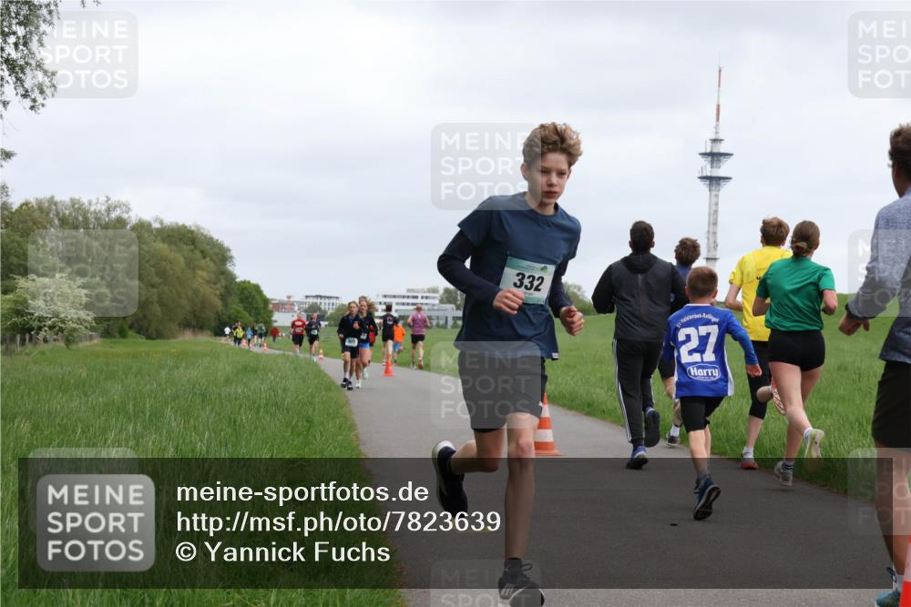 04.05.2025 - 8. Wedeler Halbmarathon Yannick Fuchs http://msf.ph/oto/7823639 04.05.2025 11:11:19 Laufen 332, 27 meine-sportfotos.de