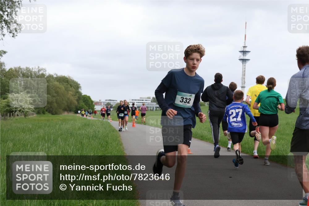 04.05.2025 - 8. Wedeler Halbmarathon Yannick Fuchs http://msf.ph/oto/7823646 04.05.2025 11:11:19 Laufen 332, 27 meine-sportfotos.de