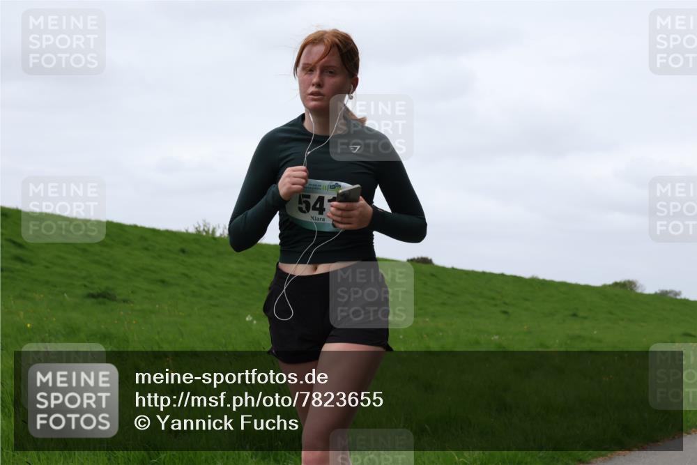 04.05.2025 - 8. Wedeler Halbmarathon Yannick Fuchs http://msf.ph/oto/7823655 04.05.2025 11:30:36 Laufen 54 meine-sportfotos.de