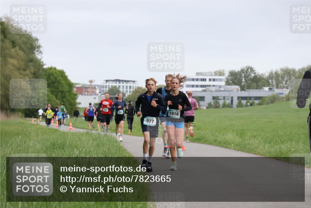 04.05.2025 - 8. Wedeler Halbmarathon Yannick Fuchs http://msf.ph/oto/7823665 04.05.2025 11:11:20 Laufen 977, 1016 meine-sportfotos.de