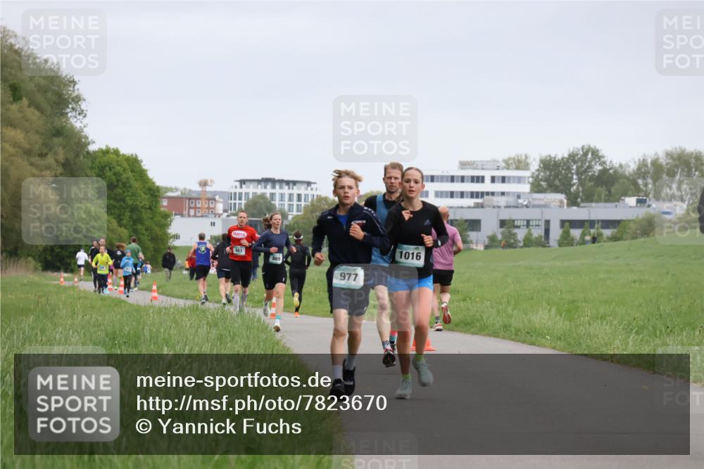 04.05.2025 - 8. Wedeler Halbmarathon Yannick Fuchs http://msf.ph/oto/7823670 04.05.2025 11:11:20 Laufen 463, 869, 977, 1016 meine-sportfotos.de