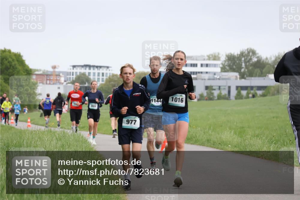 04.05.2025 - 8. Wedeler Halbmarathon Yannick Fuchs http://msf.ph/oto/7823681 04.05.2025 11:11:21 Laufen 46, 869, 977, 1144, 162, 1016 meine-sportfotos.de