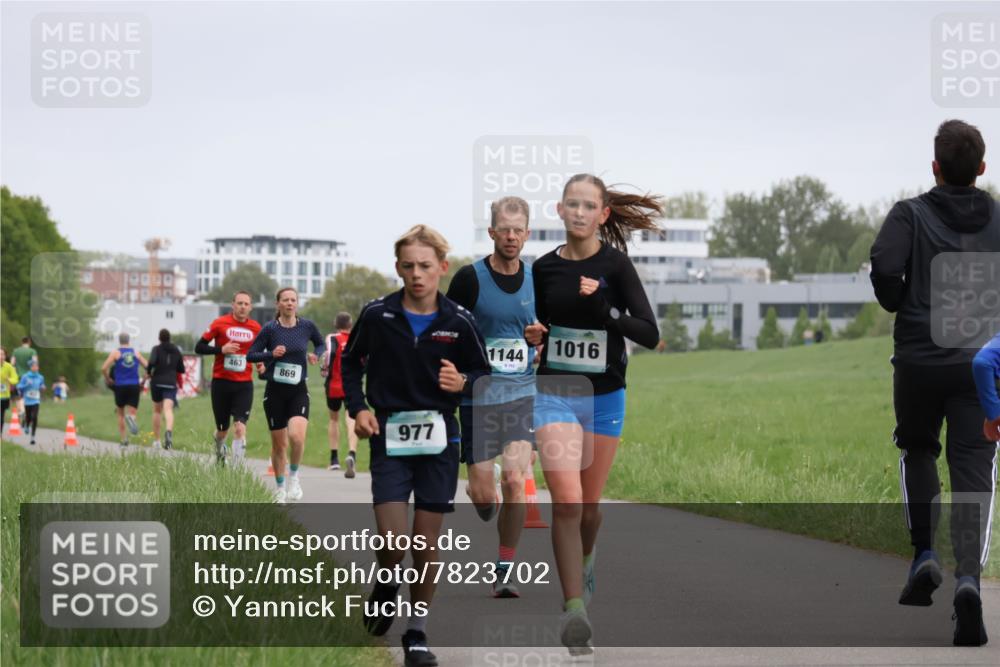 04.05.2025 - 8. Wedeler Halbmarathon Yannick Fuchs http://msf.ph/oto/7823702 04.05.2025 11:11:22 Laufen 463, 869, 1144, 162, 977, 1016 meine-sportfotos.de