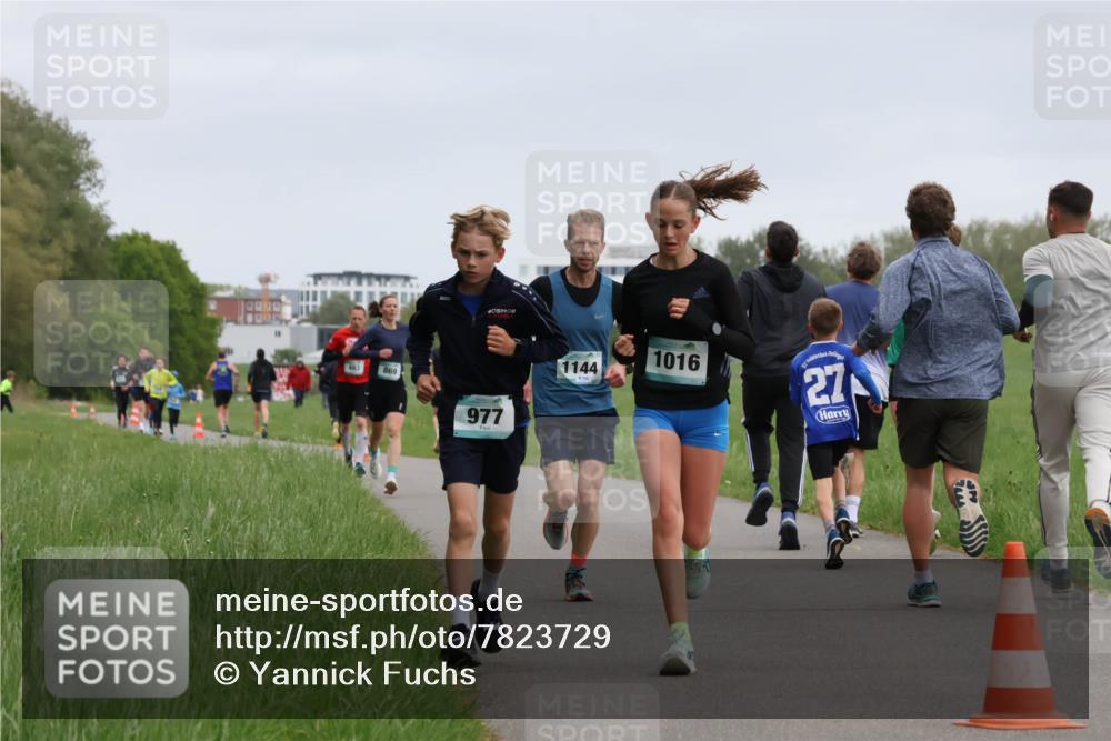 04.05.2025 - 8. Wedeler Halbmarathon Yannick Fuchs http://msf.ph/oto/7823729 04.05.2025 11:11:23 Laufen 869, 977, 1144, 1016, 27 meine-sportfotos.de