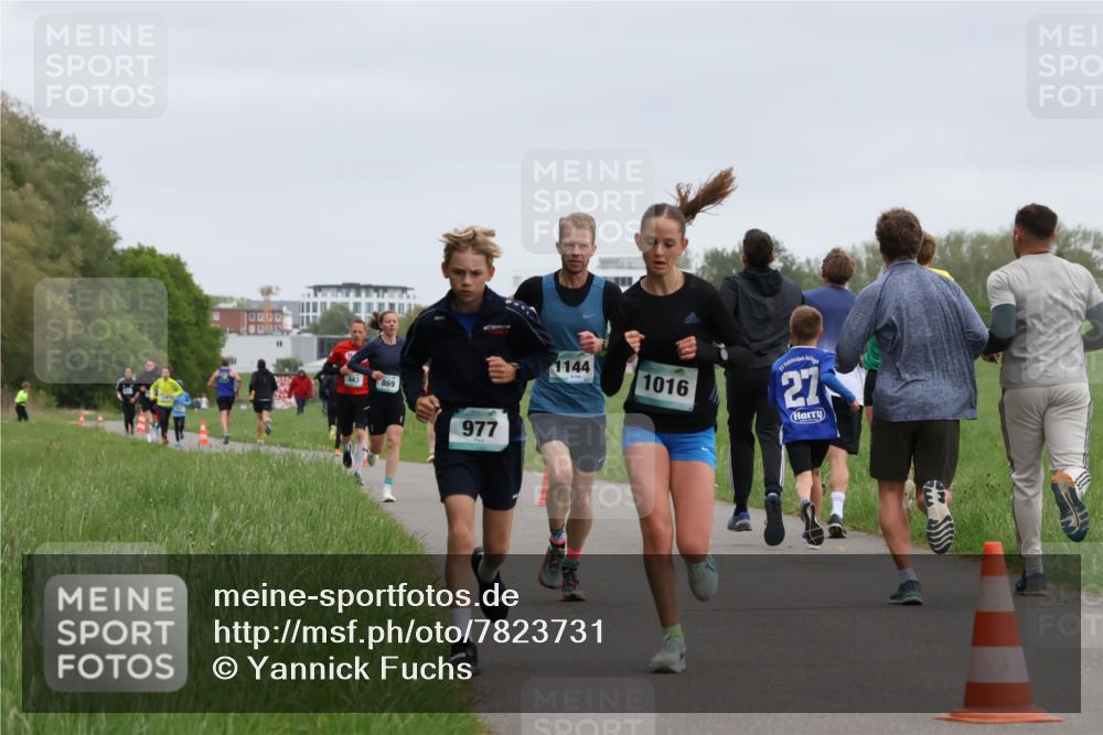 04.05.2025 - 8. Wedeler Halbmarathon Yannick Fuchs http://msf.ph/oto/7823731 04.05.2025 11:11:23 Laufen 463, 869, 977, 1144, 1016, 27 meine-sportfotos.de