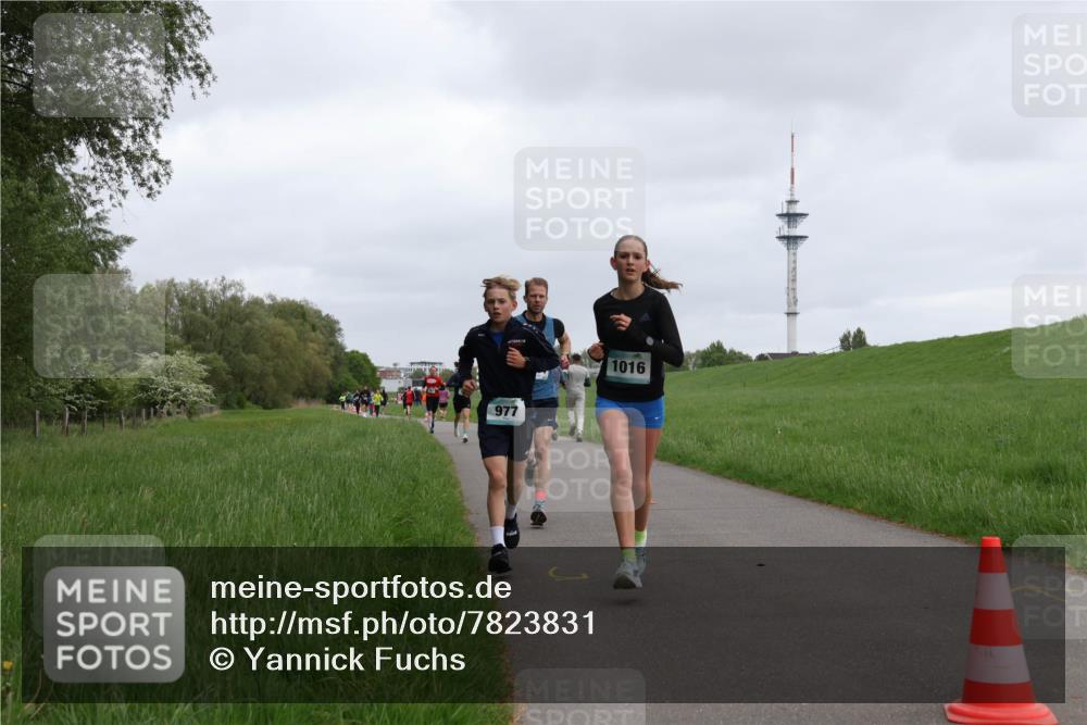 04.05.2025 - 8. Wedeler Halbmarathon Yannick Fuchs http://msf.ph/oto/7823831 04.05.2025 11:11:26 Laufen 977, 1016 meine-sportfotos.de