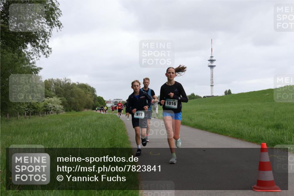 04.05.2025 - 8. Wedeler Halbmarathon Yannick Fuchs http://msf.ph/oto/7823841 04.05.2025 11:11:26 Laufen 977, 1016 meine-sportfotos.de