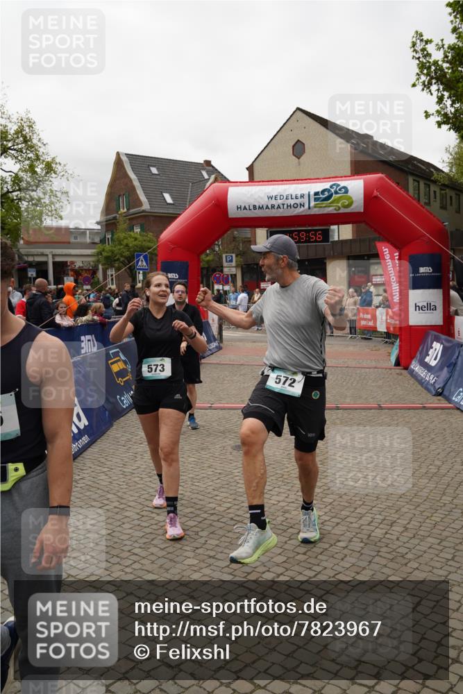 04.05.2025 - 8. Wedeler Halbmarathon Felixshl http://msf.ph/oto/7823967 04.05.2025 11:59:54 Ziel 90, 151, 566, 572, 573 meine-sportfotos.de
